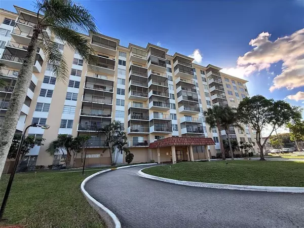 Lauderhill, FL 33319,4174 Inverrary Drive #805