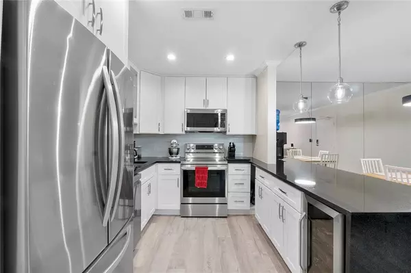 6205 Bay Club Dr #3, Fort Lauderdale, FL 33308