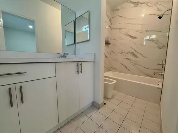 Pembroke Pines, FL 33024,1007 NW 100th Ave #1007