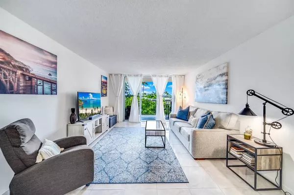 South Palm Beach, FL 33480,3581 S Ocean Boulevard #3B