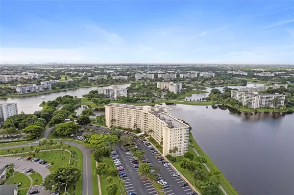 Pompano Beach, FL 33069,3095 N Course #1008