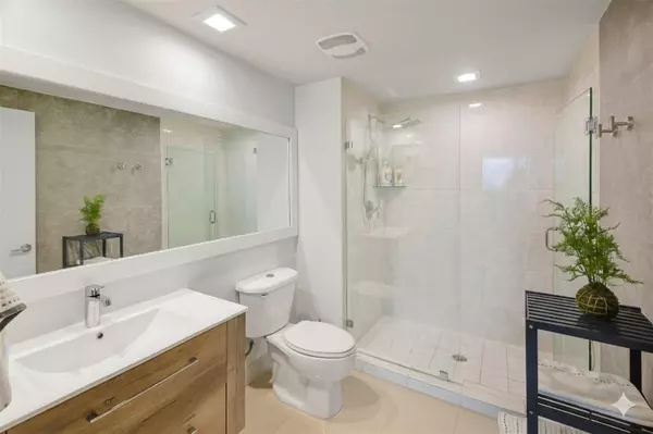 Aventura, FL 33180,18800 NE 29th Ave #704