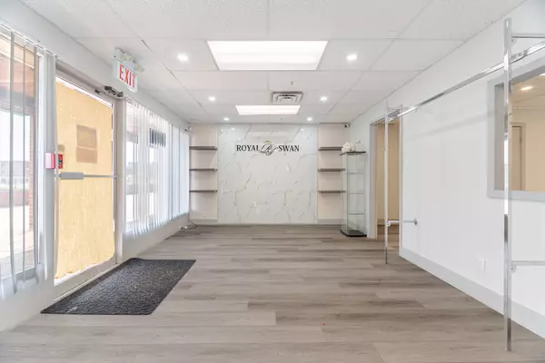 Aurora, ON L4G 2N9,126 Wellington ST W #212