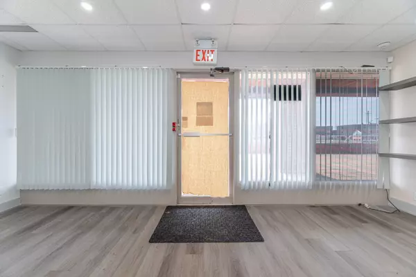 Aurora, ON L4G 2N9,126 Wellington ST W #212