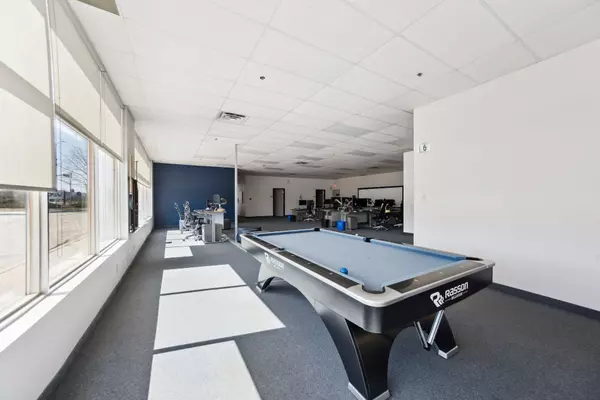 Mississauga, ON L5T 2T6,185 Courtneypark DR E #2