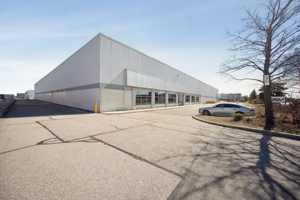 Mississauga, ON L5T 2T6,185 Courtneypark DR E #2