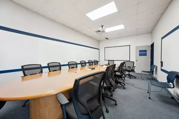 Mississauga, ON L5T 2T6,185 Courtneypark DR E #2