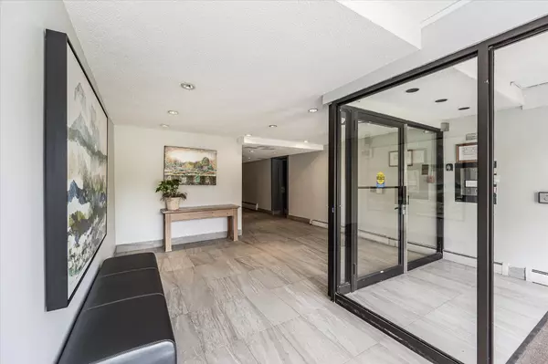 Burlington, ON L7R 1K2,2411 New ST #210