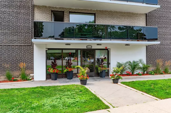 Burlington, ON L7R 1K2,2411 New ST #210