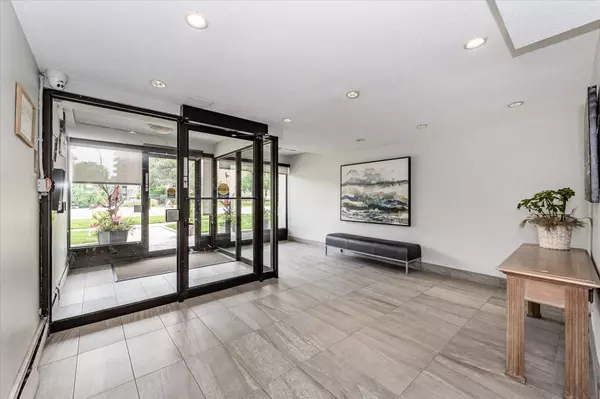 Burlington, ON L7R 1K2,2411 New ST #210