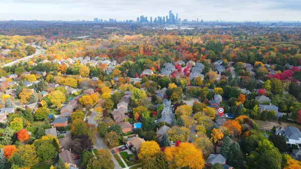 Mississauga, ON L5L 2Y3,1832 Pine Siskin CT