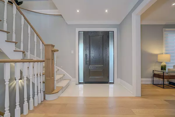 Mississauga, ON L5L 2Y3,1832 Pine Siskin CT