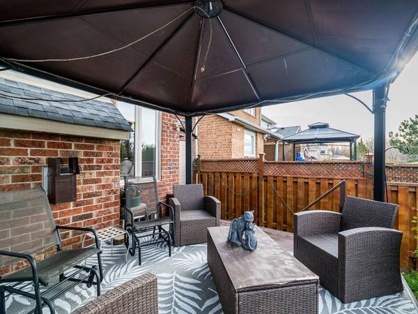 18 Willow Park DR, Brampton, ON L6R 2M9