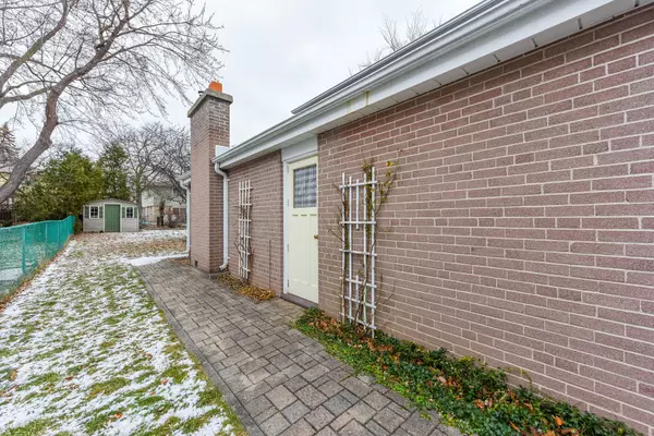 Brampton, ON L6W 2E7,15 Richmond DR