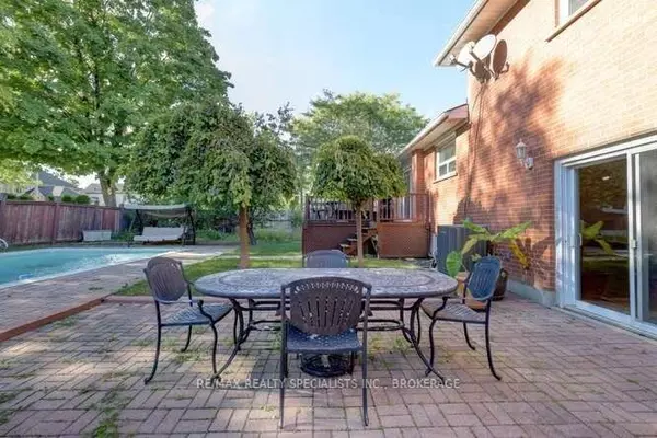 Mississauga, ON L5K 1V2,2220 Springfield CT