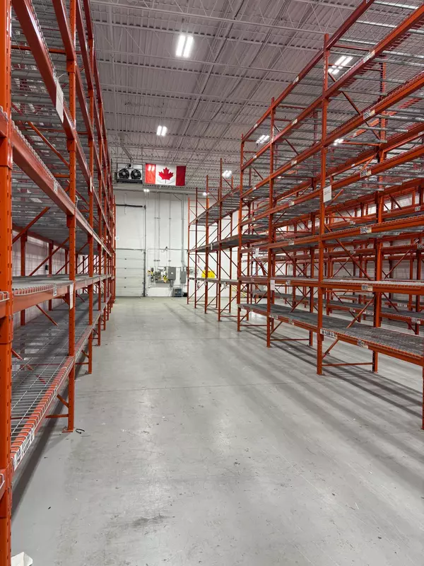 Mississauga, ON L4W 4Y3,2785 Skymark AVE #16 & 17