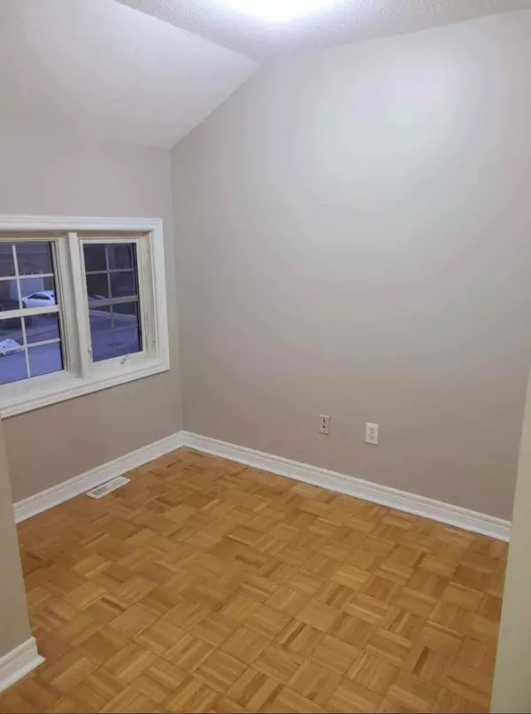 Brampton, ON L6V 4R6,25 Silent Pond CRES #Main