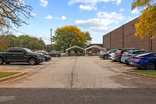 Mississauga, ON L5A 3V3,2480 Tedlo ST #2