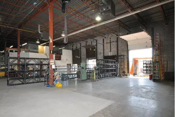 Mississauga, ON L5A 3V3,2480 Tedlo ST #2