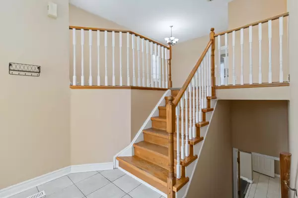 Mississauga, ON L5W 1M1,639 Twain AVE #Main