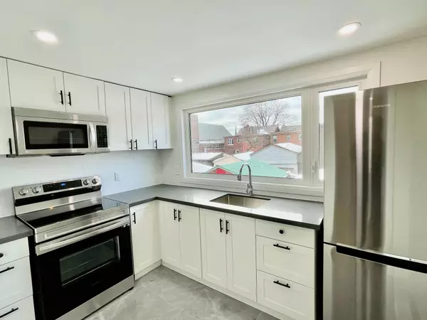 Toronto W03, ON M6E 3V4,20 St Clair GDNS #Upper