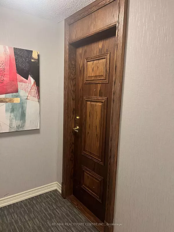 Mississauga, ON L5M 7S1,4850 Glen Erin DR #1004