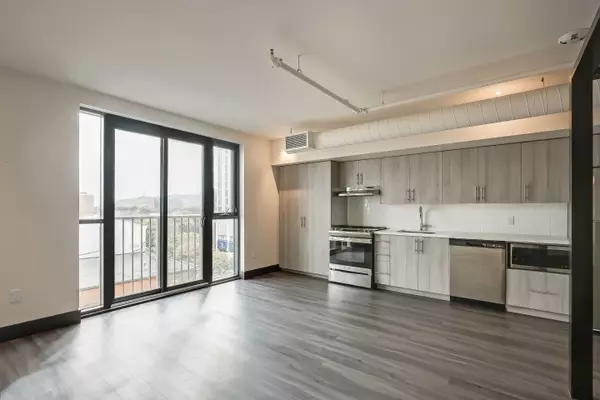 Hamilton, ON L7N 1A9,121 King ST E #504