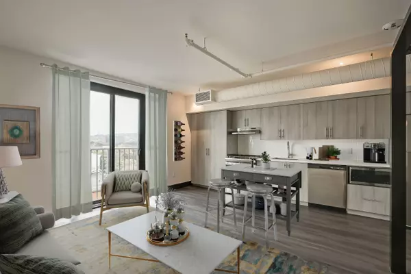 Hamilton, ON L7N 1A9,121 King ST E #504