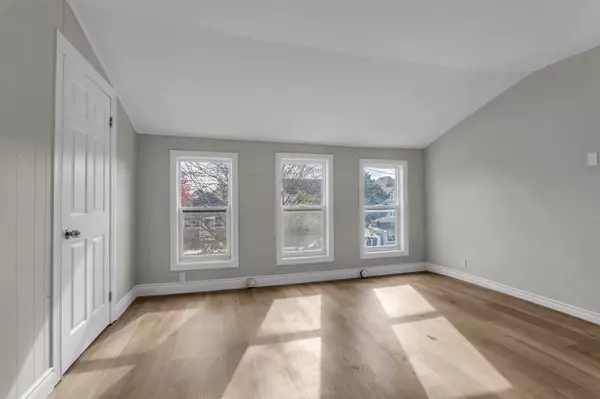 St. Thomas, ON N5R 2J3,64 Forest AVE