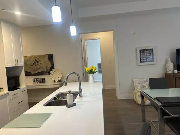 Blossom Park - Airport And Area, ON K1V 2S8,100 Cortile Private