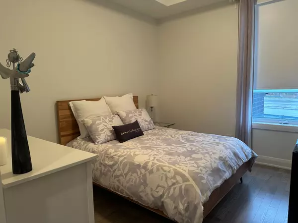 Blossom Park - Airport And Area, ON K1V 2S8,100 Cortile Private