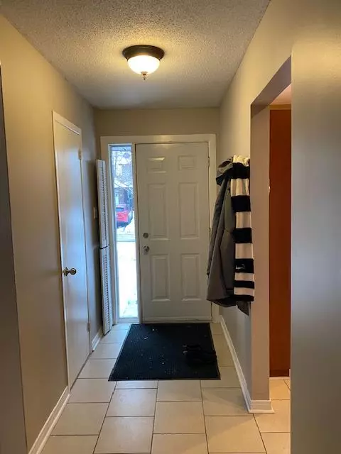 Cyrville - Carson Grove - Pineview, ON K1B 5C8,1342 Cedarcroft CRES #11