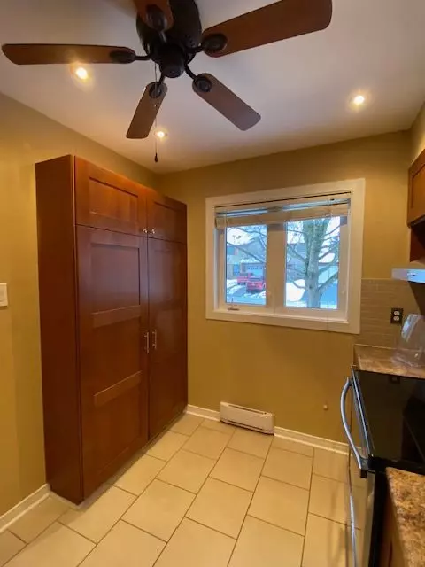 Cyrville - Carson Grove - Pineview, ON K1B 5C8,1342 Cedarcroft CRES #11