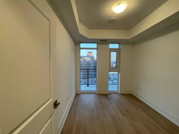 Hamilton, ON L8P 1A5,206 King ST W #1209