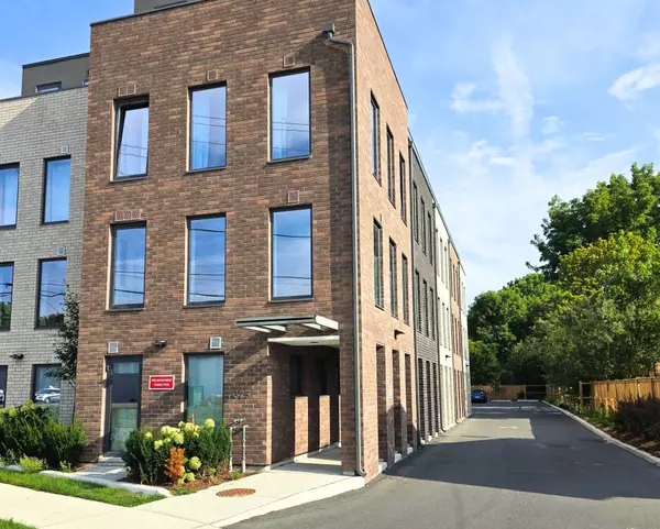 Cobourg, ON K9A 3S9,325 University AVE W #113