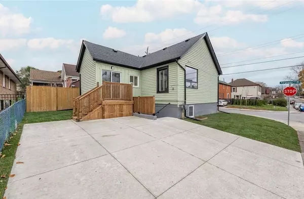 Hamilton, ON L8L 4Z2,476 Ferguson AVE N #A