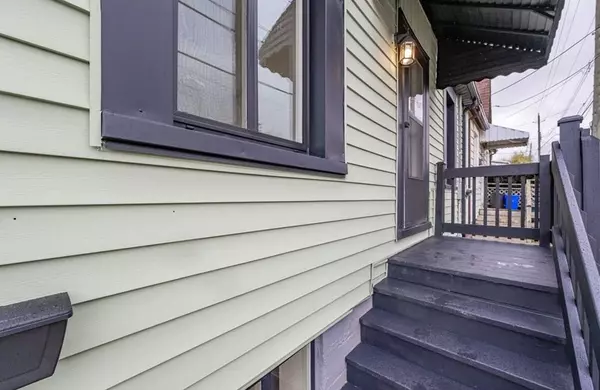 Hamilton, ON L8L 4Z2,476 Ferguson AVE N #A