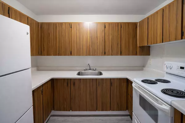 Loyalist, ON K0H 1G0,260 ACADEMY ST #108