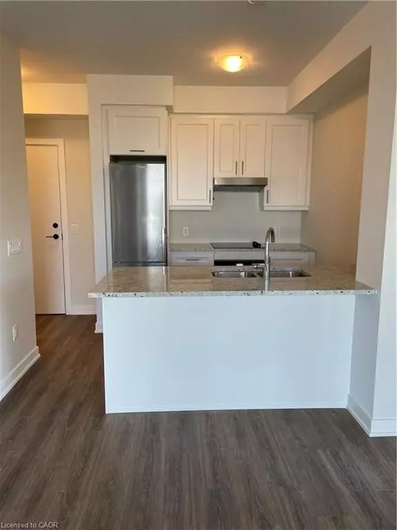 Hamilton, ON L8E 5A7,600 North Service RD #309