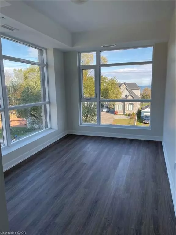 Hamilton, ON L8E 5A7,600 North Service RD #309