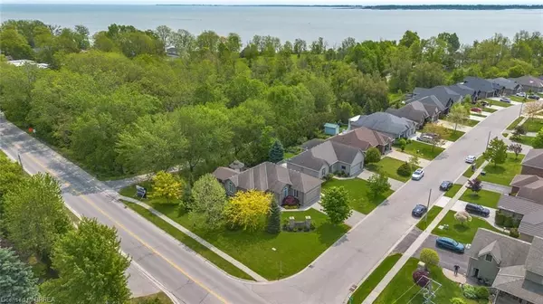 Norfolk, ON N0E 1M0,2 Hunter DR S