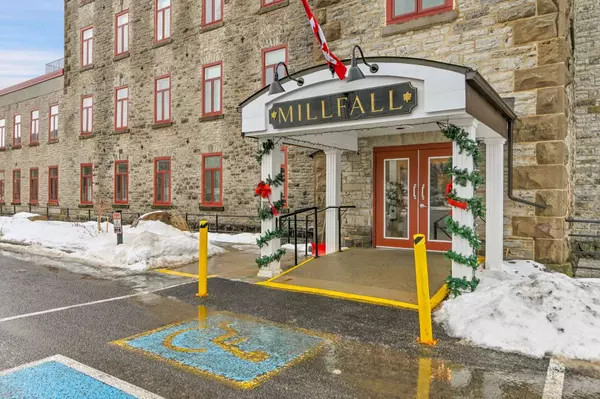 Mississippi Mills, ON K0A 1A0,1 Rosamond ST E #319