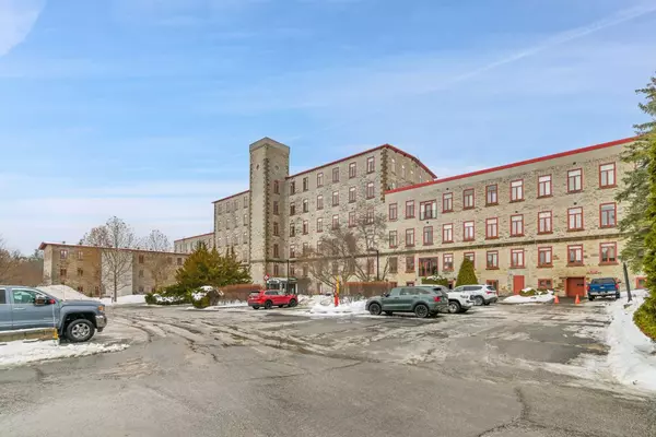 Mississippi Mills, ON K0A 1A0,1 Rosamond ST E #319