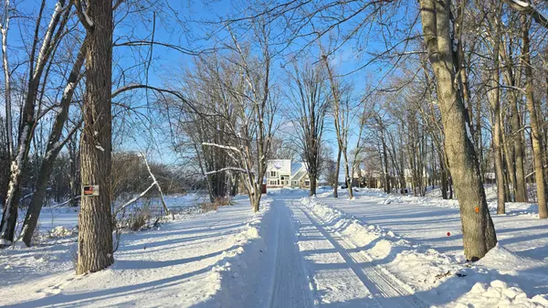 Havelock-belmont-methuen, ON K0L 1Z0,572 Round Lake RD