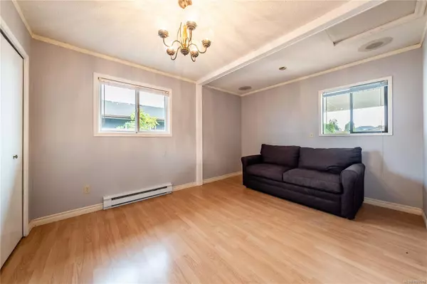 Parksville, BC V9P 1A7,723 Phillips St