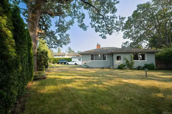 3956 Cedar Hill Cross Rd, Saanich, BC V8P 2N7