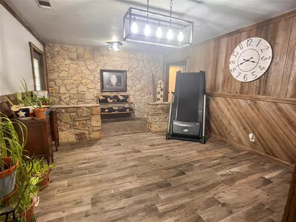 Whitney, TX 76692,107 Private Road 21055