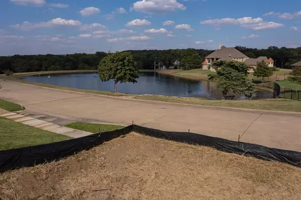 2438 Creekwood Drive,  Cedar Hill,  TX 75104