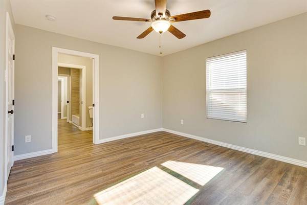 2725 Livingston Avenue, Fort Worth, TX 76110