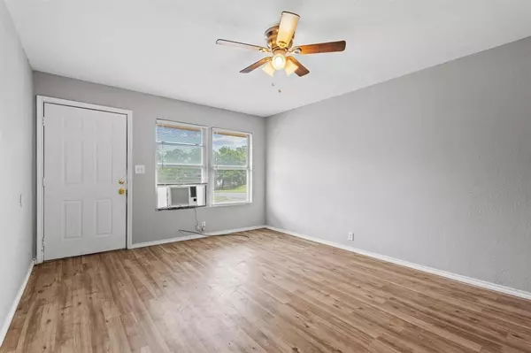 Denison, TX 75020,701 W Hull Street #101-2